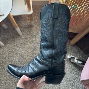 Lucchese women’s ostrich size 6